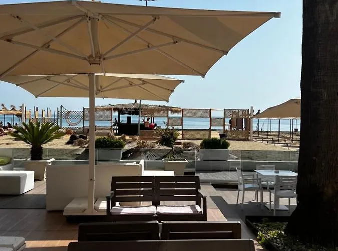 First Floor Apartment Next To The Sea 101